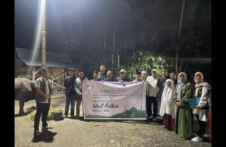 PT AP II Cabang BIM serahkan Sapi Qurban kepada Bupati Padang Pariaman, Sabtu 15/6-2024. (dok)