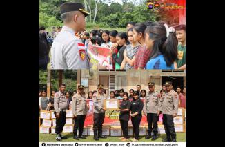 Kapolres Mentawai beri Bansos Panti Asuhan dalam rangka peringati Hari Bhayangkara, Kamis 20/6-2024. (dok)