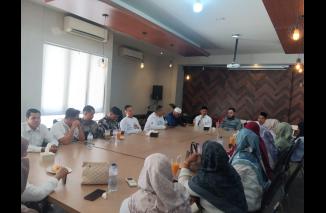FA Jalin Silaturahmi dengan Guru Swasta di Padang