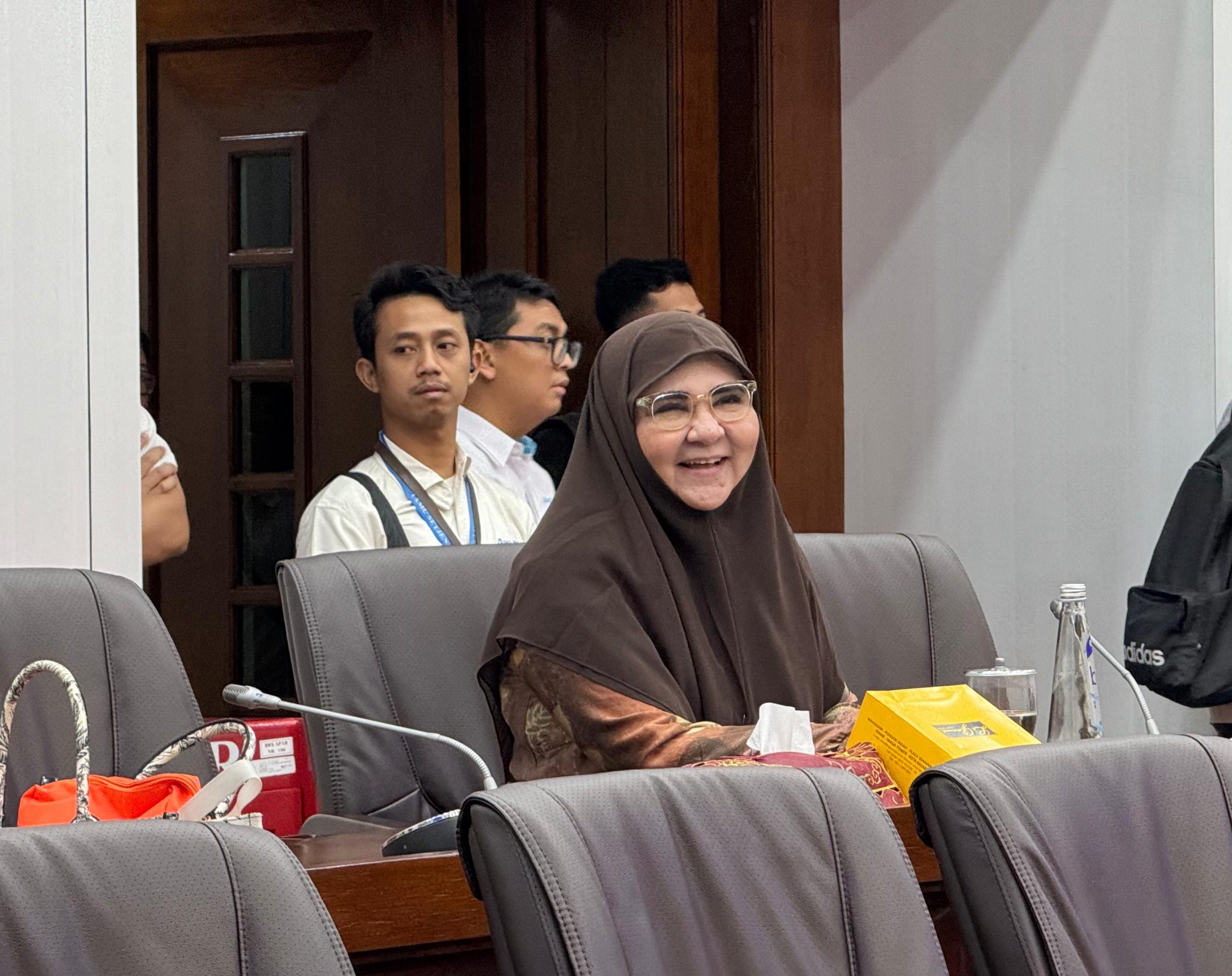 Hj Nevi beri apresiasi dan kritikan di RDP dengan Pelindo. (hdi)