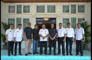 Payakumbuh dan  Semen Padang Bahas Sampah Kota