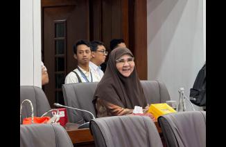Hj Nevi beri apresiasi dan kritikan di RDP dengan Pelindo. (hdi)