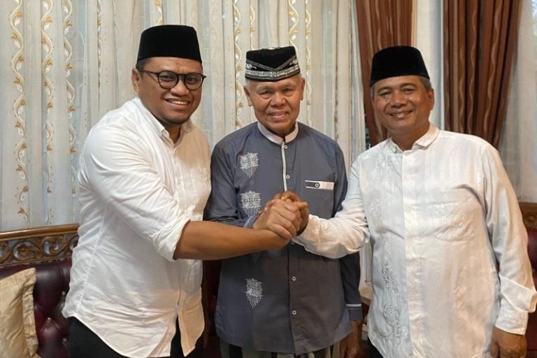 Iqbal-Amasrul Mendapatkan Dukungan Penuh Dari Emzalmi Mantan Wakil Wali Kota Padang