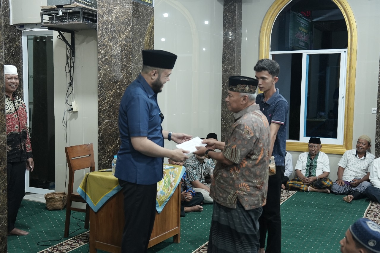 Fadly Amran Memberikan Santunan Setiap Bulan Kepada Anak Yatim