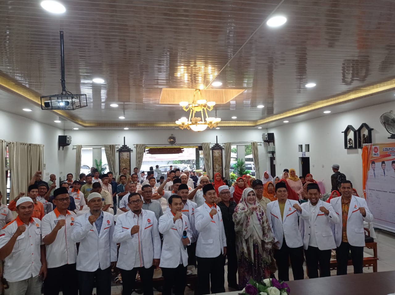 Hj Nevi luncurkan Paslon Pilkada Pasaman. (hdi)