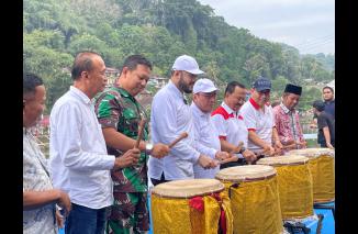 Fadly Amran Resmi Buka Kejuaraan Selaju Sampan 'Fadly Amran Cup' 2024 di Kota Padang