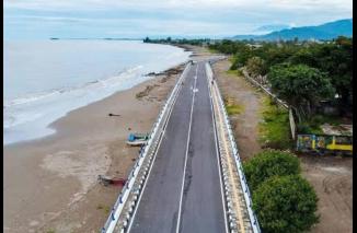 Jalan Pantai Padang di belakang Pangeran Beach Hotel. (Foto: Ist)