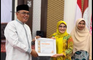 Supardi, Calon Walikota Payakumbuh Terima Penghargaan dari Universitas M. Natsir Bukittinggi