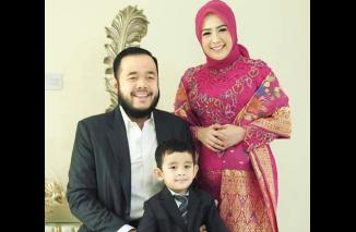 Fadly Amran dan dr Dian bersama si buah hati Ashraf Faddian Amran, ternyata Cawako ini Rang Sumando Kutanji. (dok)