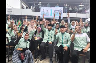 Kedai Kopi Nipah Dipenuhi Pendukung Fadly-Maigus Usai Cabut Nomor Urut Pilkada Padang