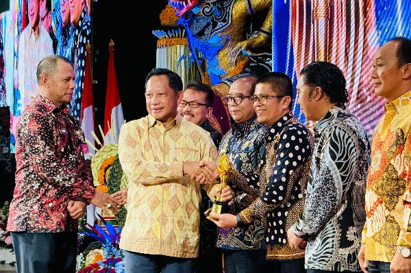 Sumatera Barat Raih Dua Penghargaan di Lomba Desa dan Kelurahan Berprestasi