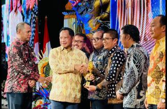 Sumatera Barat Raih Dua Penghargaan di Lomba Desa dan Kelurahan Berprestasi