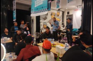 Fadly Amran menggelar roadshow Jamming serta ngobrol asyik bersama masyarakat. (Foto: Ist)