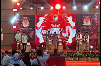 Debat publik kedua Pilkada Kota Padang yang berlangsung, Jumat (15/11/2024), di Hotel Truntum, Kota Padang. (Foto: ndo)