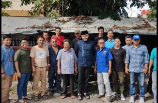 Calon Walikota Padang, Fadly Amran ke Kedai Teh Talua. (Foto: Ist)