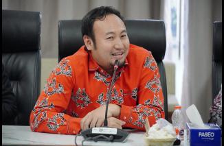 Sekretaris Tim Pemenangan Mahyeldi-Vasko, Rahmat Saleh, menyampaikan bahwa pasangan ini telah mempersiapkan berbagai materi debat sebagai bagian dari persiapan untuk Pilgub Sumbar. (Foto: Ist)