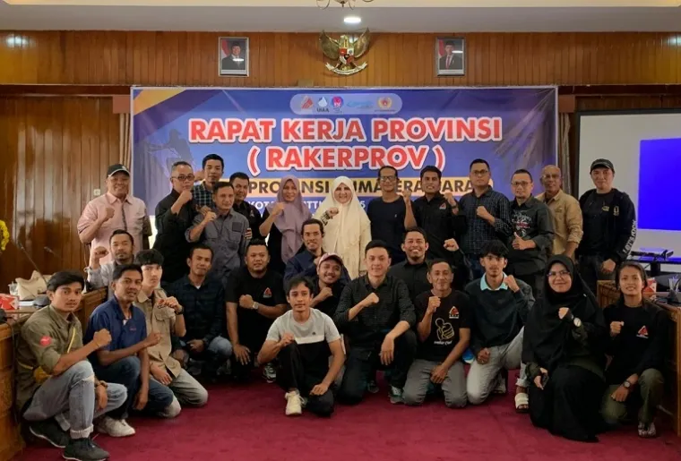 Anggota DPR RI dari Dapil Sumatera Barat II yang kini duduk di Komisi XII, Hj. Nevi Zuairina, hadir dalam Rapat Kerja Federasi Panjat Tebing Indonesia (FPTI) Sumatera Barat tahun 2025. (Foto: Ist)