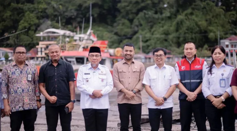 Teks Foto : Zigo mengunjungi Pelabuhan Muaro Kota Padang, Minggu (24/8/2025). IST