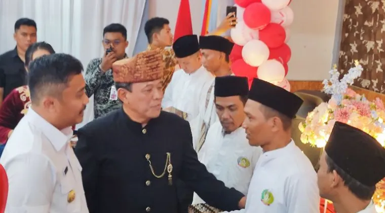 Teks Foto : Penyerahan remisi dilakukan secara simbolis di Lapas Kelas II A Padang, Minggu (17/8/2025). IST