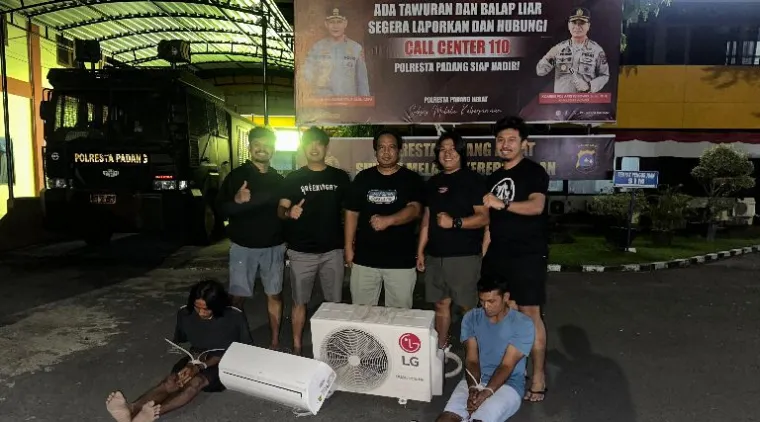Teks Foto : Tim Klewang tangkap pelaku pencurian AC di Padang, Selasa (26/8/2025). IST