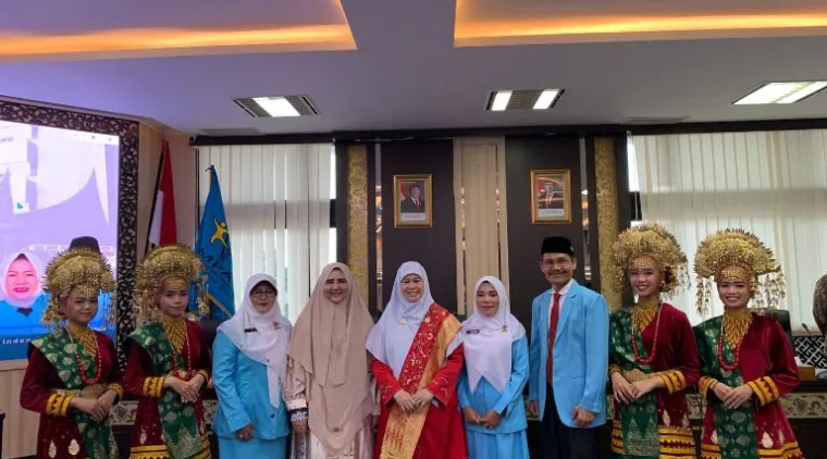Teks Foto : Anggota DPR RI, Hj. Nevi Zuairina, menghadiri Pembukaan Musyawarah Wilayah (Muswil) Pengurus Wilayah HIMPAUDI Sumbar, di Gedung DPRD Provinsi Sumbar, Sabtu (23/8/2023). IST