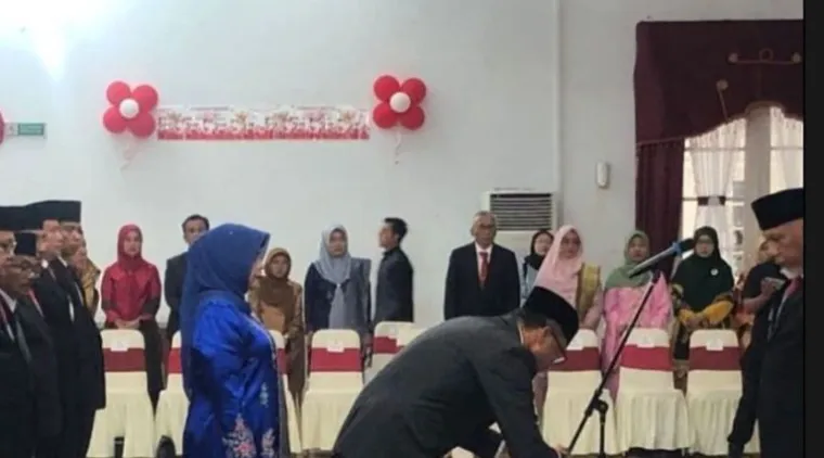 Teks Foto : Gubernur Sumbar lantik 14 Pimpinan Tinggi Pratama, Sabtu (23/8/2025). IST