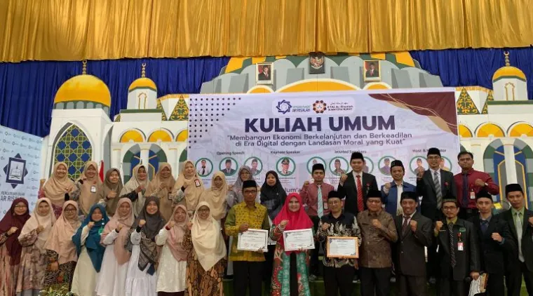 Teks foto : Nevi Zuairina saat memberikan kuliah umum di Kampus STAI Ar Risalah Sumbar, Jumat (29/8/2025). IST