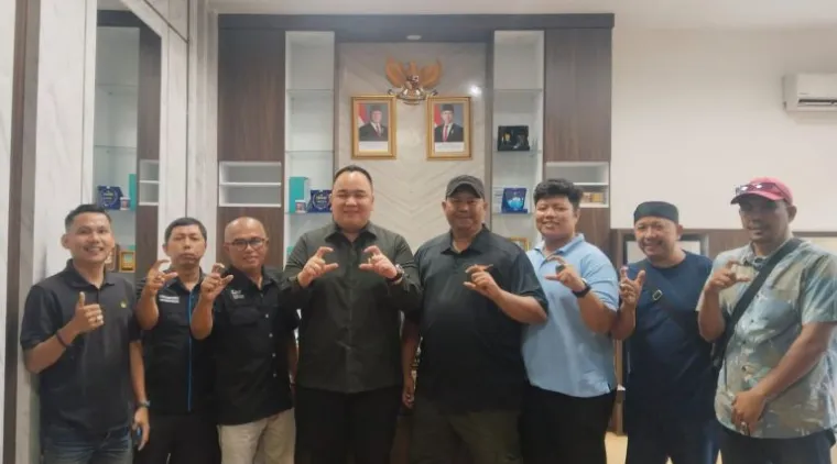 Teks Foto : PJKIP audiensi bersama Wakil Ketua DPRD Sumbar Nanda Satria, Selasa (5/8/2025). IST