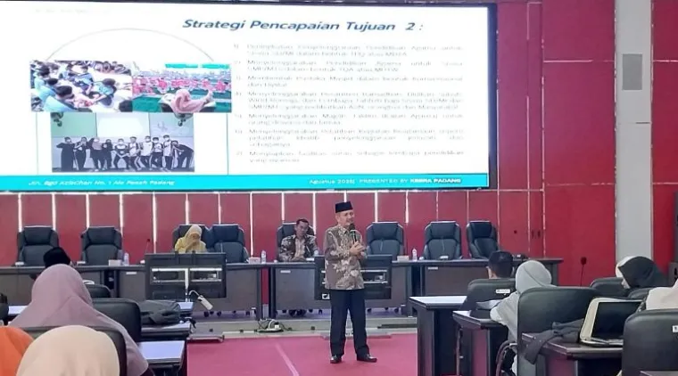 Teks Foto : Sosialisasi program smart surau, di Aula Bagindo Aziz Chan Balai Kota Padang, Sabtu (23/8/2025). IST
