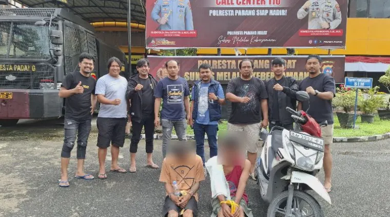 Teks Foto : Tim Klewang ringkus dua pria pencuri mobil pikap di wilayah Padang Timur, Minggu (31/8/2025). IST