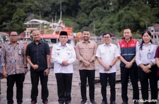 Teks Foto : Zigo mengunjungi Pelabuhan Muaro Kota Padang, Minggu (24/8/2025). IST