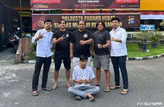 Teks Foto : Tim Klewang tangkap pencuri HP mahasiswa. IST