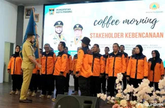 Teks Foto : FKSB Kota Padang Periode 2025-2030 resmi dikukuhkan Wali Kota Padang, Fadly Amran di Gedung Youth Center Bagindo Aziz Chan, Selasa (19/8/2025). IST