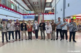 Teks Foto : Imelda Sari Tinjau Terminal Baru BIM. IST