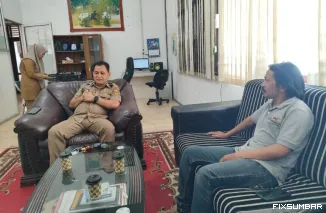 Teks Foto : PJKIP Tanah Datar saat berkunjung ke Diskominfo Tanah Datar. IST