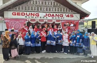 Teks Foto : Pengurus DHD BPK-45 Sumbar di Gedung Joeang 45 yang terletak di Jalan Samudera, Pantai Padang pada hari Sabtu (16/8/2025). IST