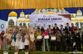 Teks foto : Nevi Zuairina saat memberikan kuliah umum di Kampus STAI Ar Risalah Sumbar, Jumat (29/8/2025). IST