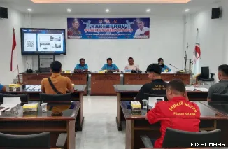 Teks Foto : Rapat kerja dibuka kepala Dinas Pemuda dan Olahraga diwakili Rani, mengambil tempat di aula DPRD Provinsi Sumbar. IST