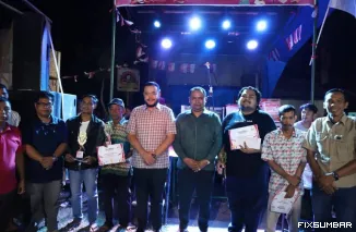 Teks Foto : Malam puncak penutupan semarak di lapangan terbuka Kabun, RT 04 RW 02, Kelurahan Pasar Ambacang, Kecamatan Kuranji, Jumat (22/8/2025). IST