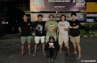 Teks Foto : Tim Klewang tangkap pelaku pencurian di SMP Negeri 7 Padang, Kamis (28/8/2025). IST