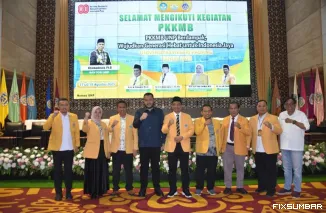 Teks Foto : Wali Kota Padang, Fadly Amran, hadir sebagai narasumber dalam kegiatan PKKMB UNP, Senin (18/8/2025). IST