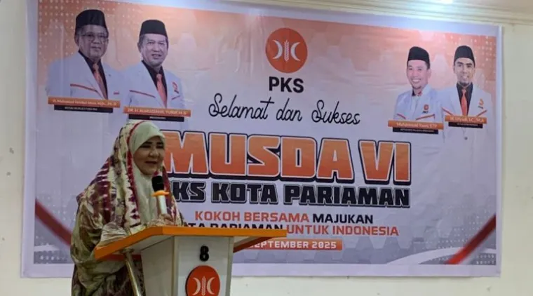 Teks Foto : Nevi Zuairina saat memberikan sambutan. IST