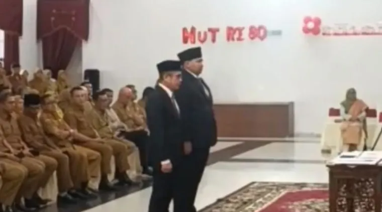 Teks Foto : Gubernur Mahyeldi lantik dua pejabat tinggi pratama, Andri Yulika dan Medi Iswandi, Selasa (2/9/2025). IST