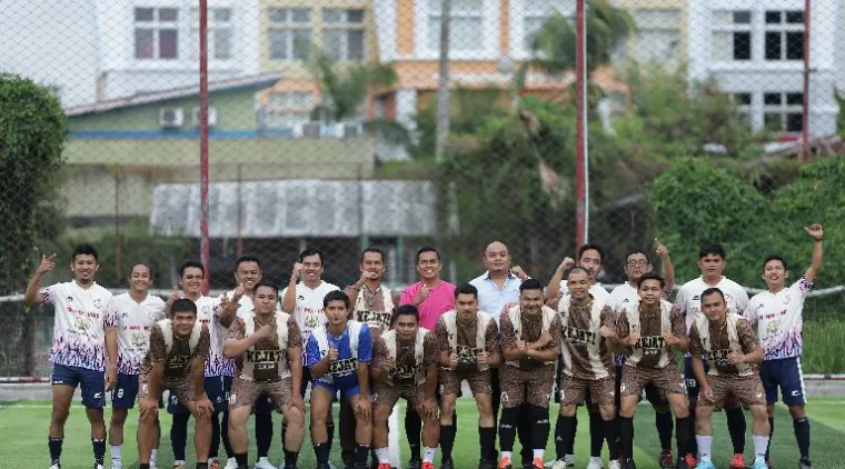 Teks Foto : Foto bersama sebelum laga persahabatan dimulai, Rabu (3/9/2025). IST