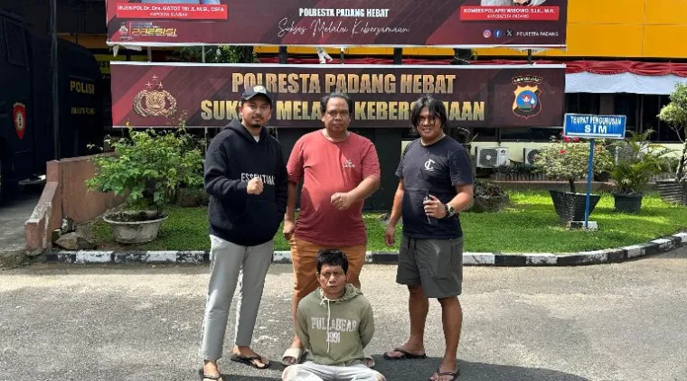 Teks Foto : Tim Klewang Satreskrim Polresta Padang berhasil mengamankan seorang pria DPO atas kasus pencurian dengan pemberatan. Pelaku, berinisial DEP alias Codoik (39), ditangkap pada Rabu (3/9/2025). IST