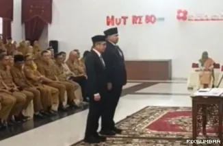 Teks Foto : Gubernur Mahyeldi lantik dua pejabat tinggi pratama, Andri Yulika dan Medi Iswandi, Selasa (2/9/2025). IST