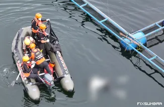 Teks Foto : Korban Hilang Saat Menembak Ikan di Danau Maninjau Ditemukan Meninggal Dunia, Selasa (16/9/2025). IST