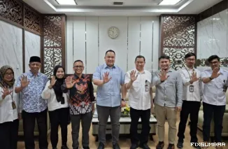 Teks Foto : Kasubdit Pemberdayaan Masyarakat BNPT RI Kol (Sus) Dr. Harianto, M.Pd bersilaturahmi ke DPRD Sumbar, Rabu (10/9/2025). IST