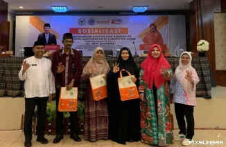 Teks Foto : Anggota DPR RI dari Fraksi PKS, Hj. Nevi Zuairina, menghadiri kegiatan Sosialisasi Pengurangan Sampah dan Pembinaan Berbasis Kelompok Masyarakat di Kabupaten Agam.  IST