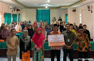 Teks Foto : Anggota DPR RI Komisi VI, Hj. Nevi Zuairina, kembali hadir di tengah masyarakat dalam sosialisasi infrastruktur hijau, di Balairung Kerapatan Adat Nagari Lubuk Basung, baru-baru ini. IST